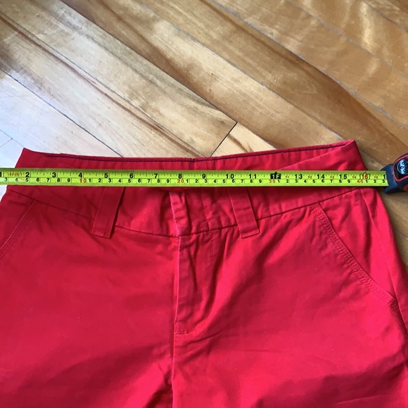 Tommy Red Shorts size 4 - Picture 6 of 9